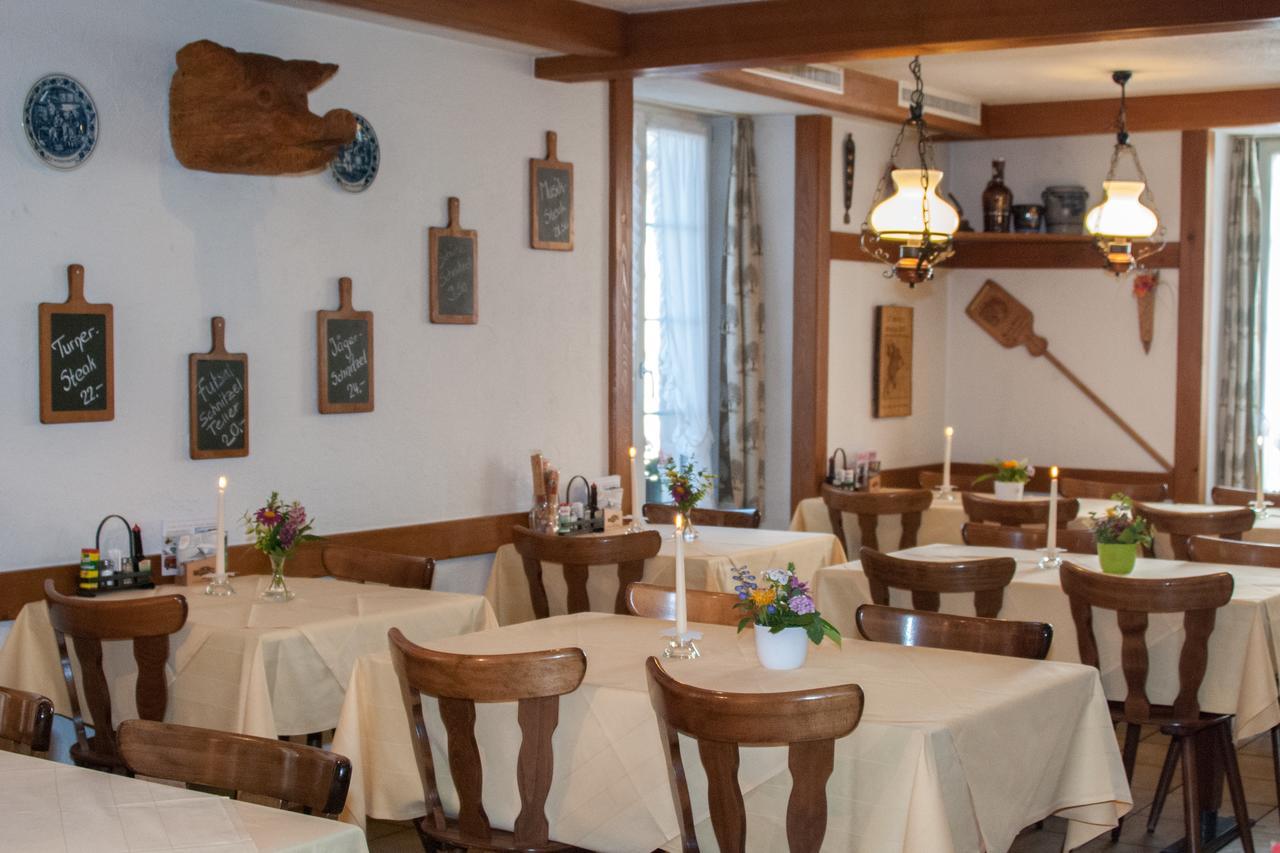 Speiserestaurant Traube Kuttigen Eksteriør bilde